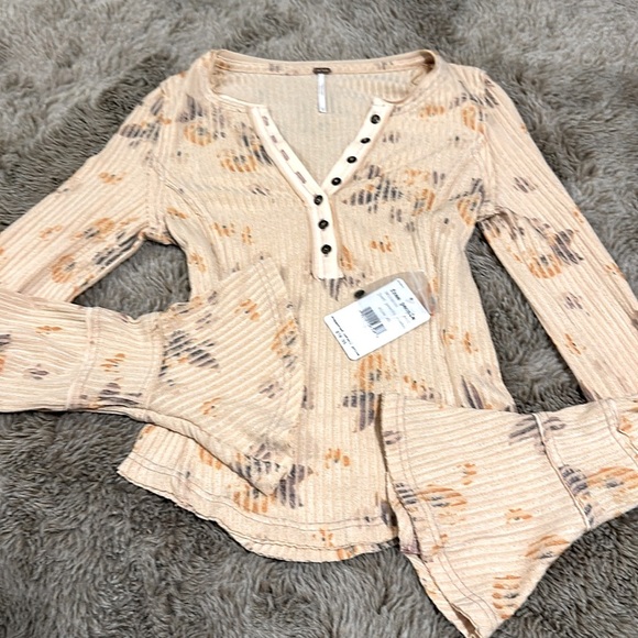 FREE PEOPLE TOP FP ‘LAYER ME HENLEY’ - Picture 2 of 10